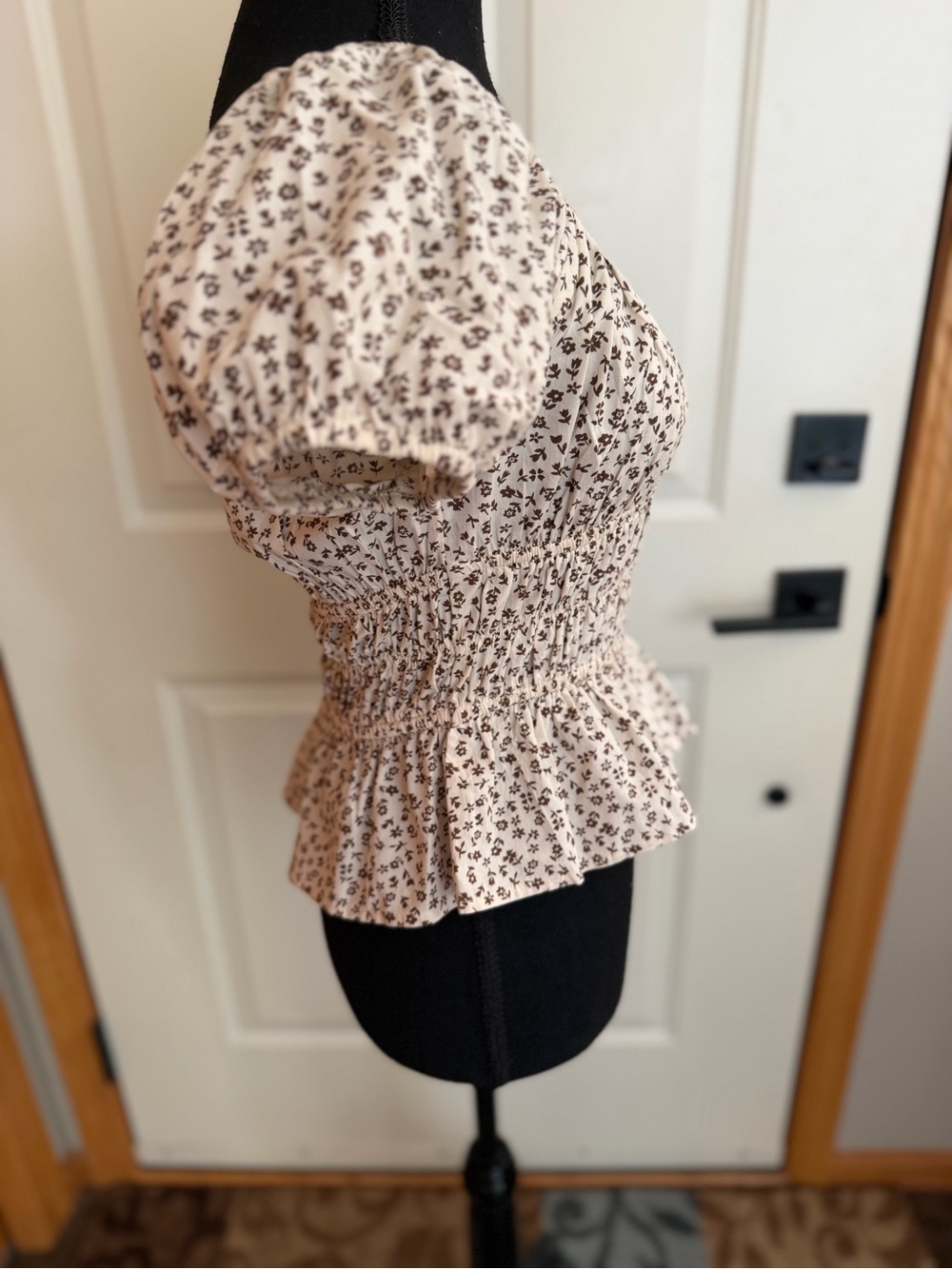 Sim & Sam cream brown floral milkmaid puff sleeve smocked bodice blouse. Medium - Picture 2 of 14
